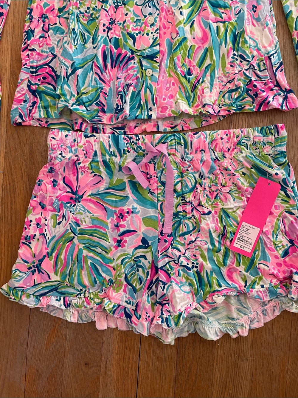 Lilly Pulitzer Long Sleeve & shorts Pajama Set - Picture 3 of 3